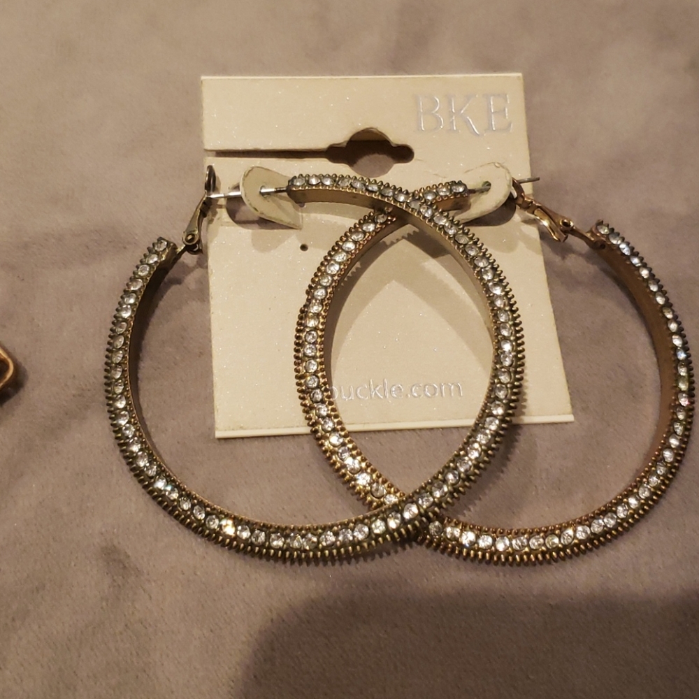 10 damaged jewelry items. - Picture 11 of 16